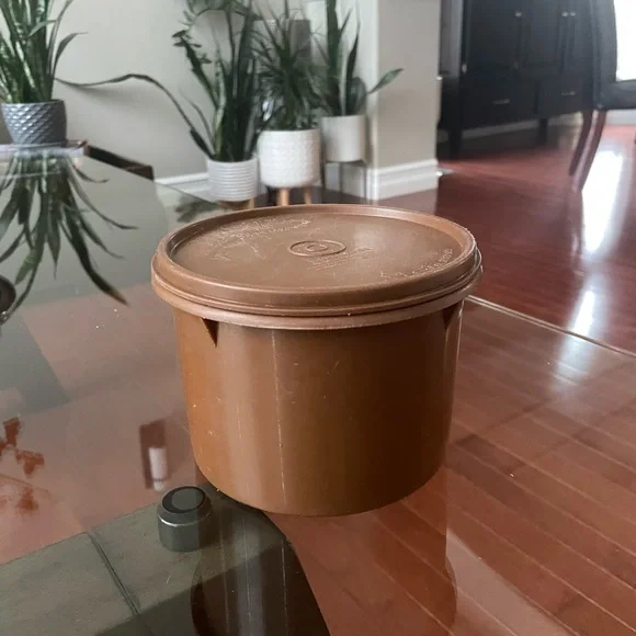 Vintage Tupperware Tea Container - Picture 2 of 7